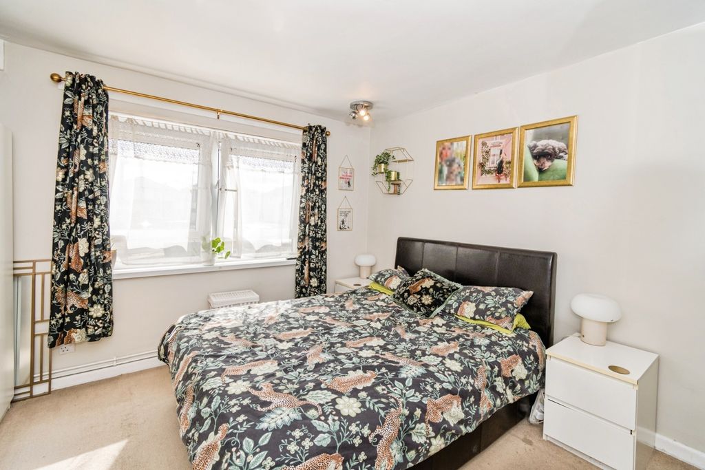 Property photo 3 of 17 Photo