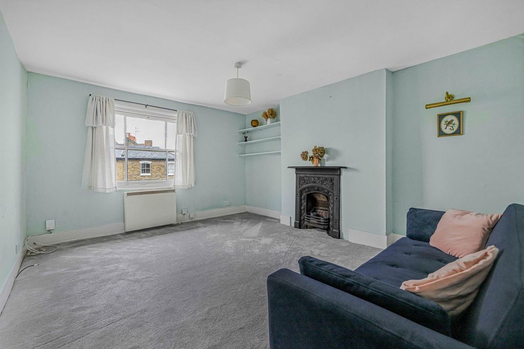 Property photo 2 of 21