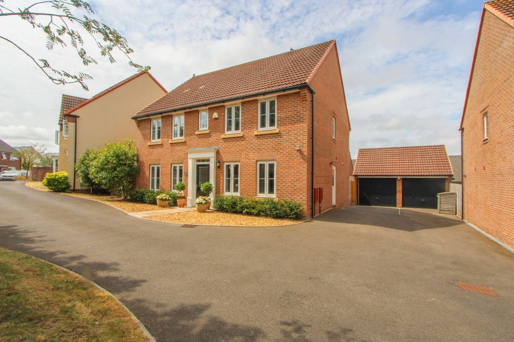 Property photo 1 of 31