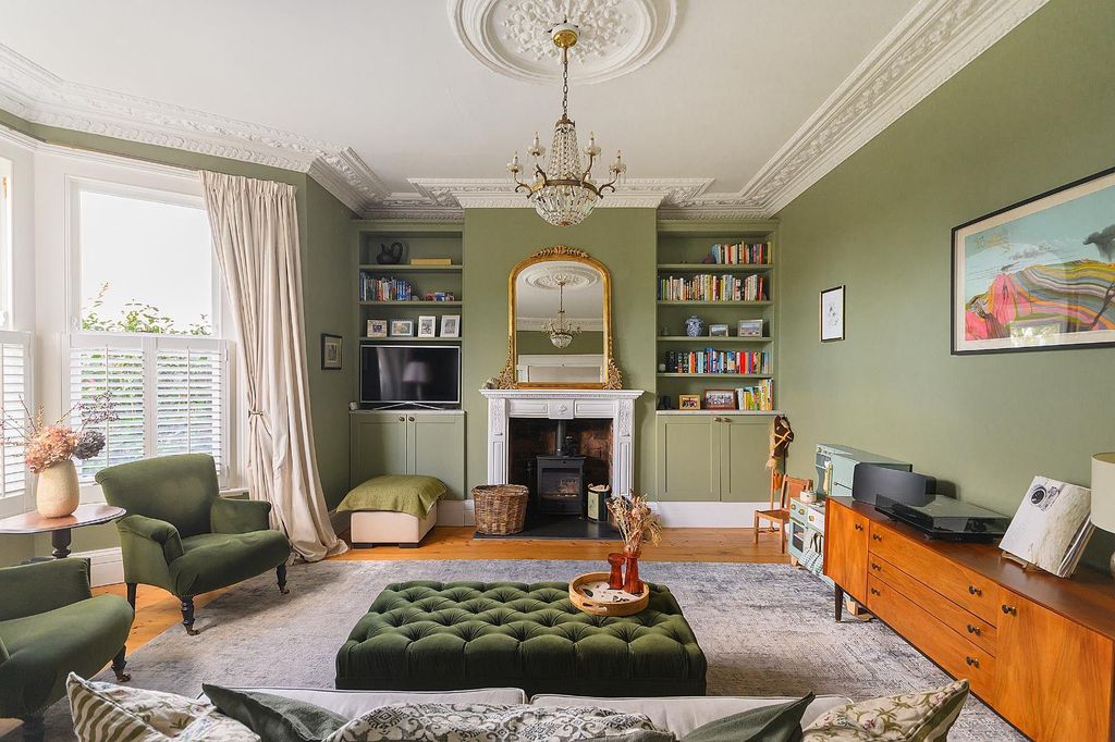 Property photo 1 of 44 6A7Hsa - Living Room D.Jpg