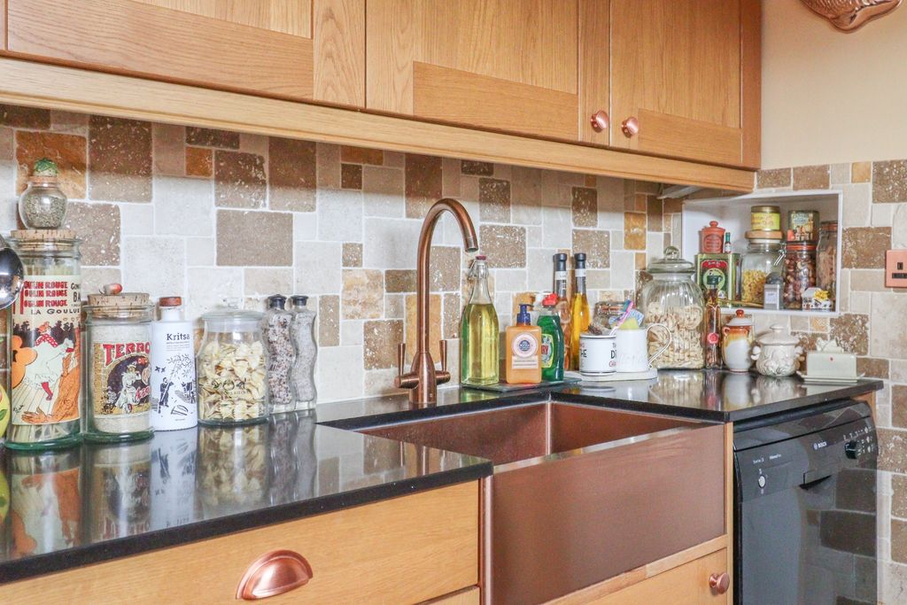 Property photo 3 of 26 5015016