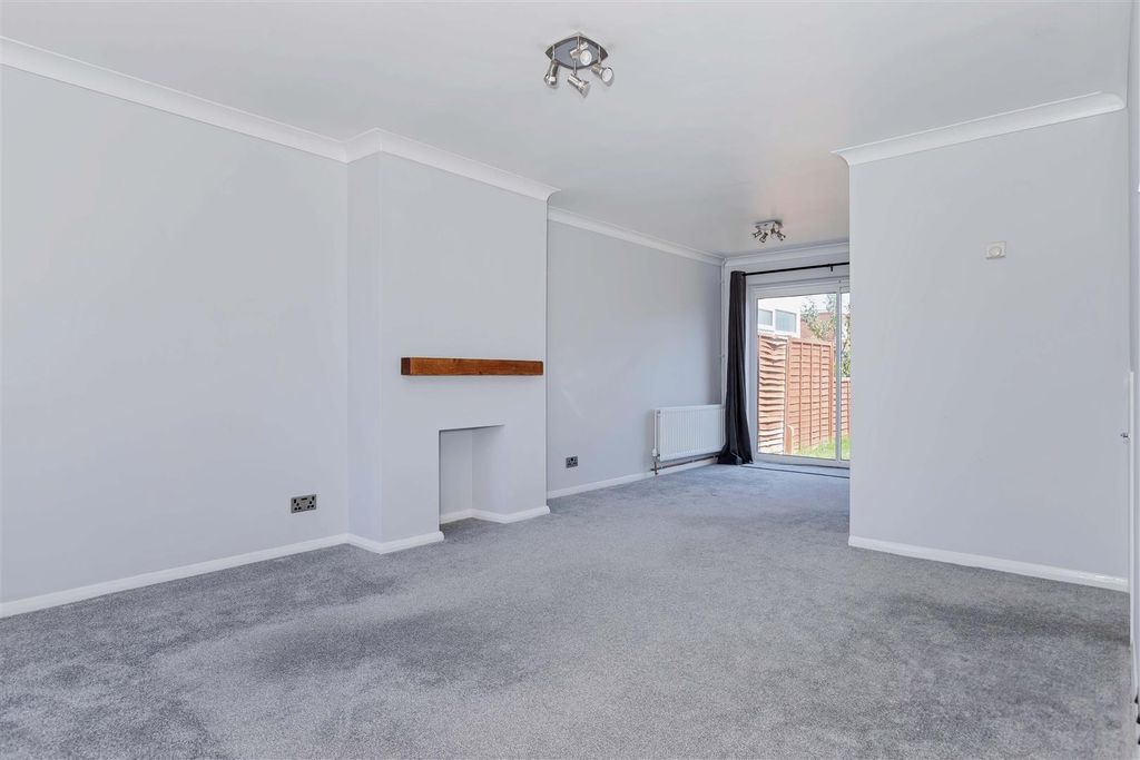 Property photo 2 of 10 Coleridge Crescent_6.Jpg