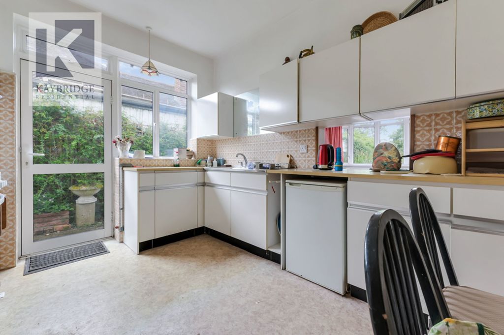Property photo 3 of 8 St. Clair Drive, Worcester Park - Kt4 8Ue