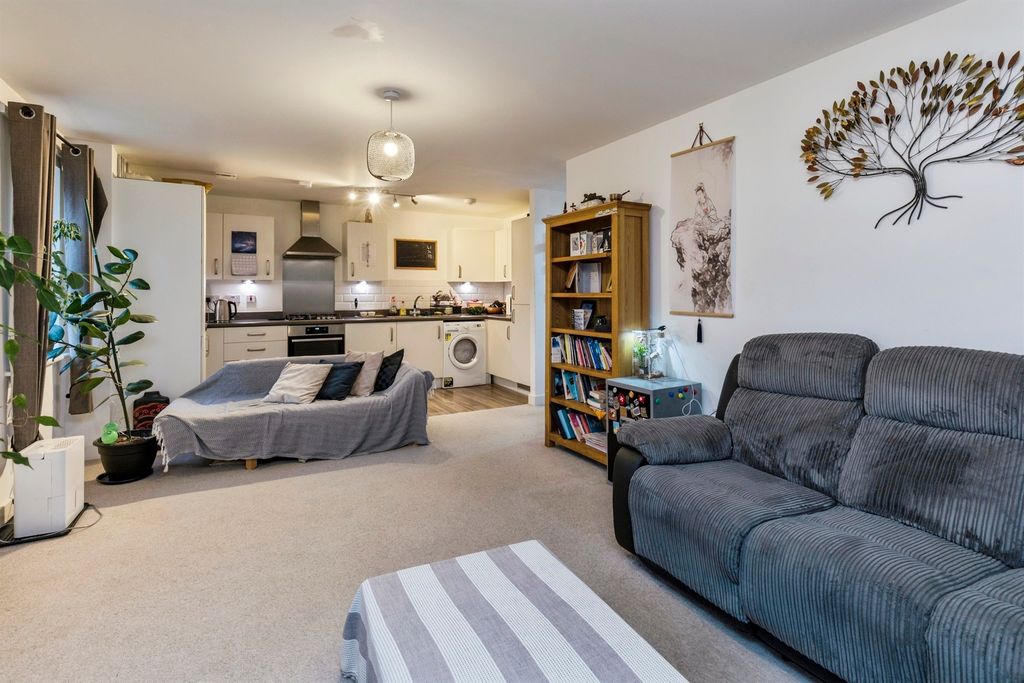 Property photo 3 of 19