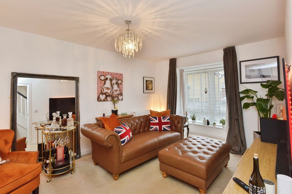 Property photo 3 of 18