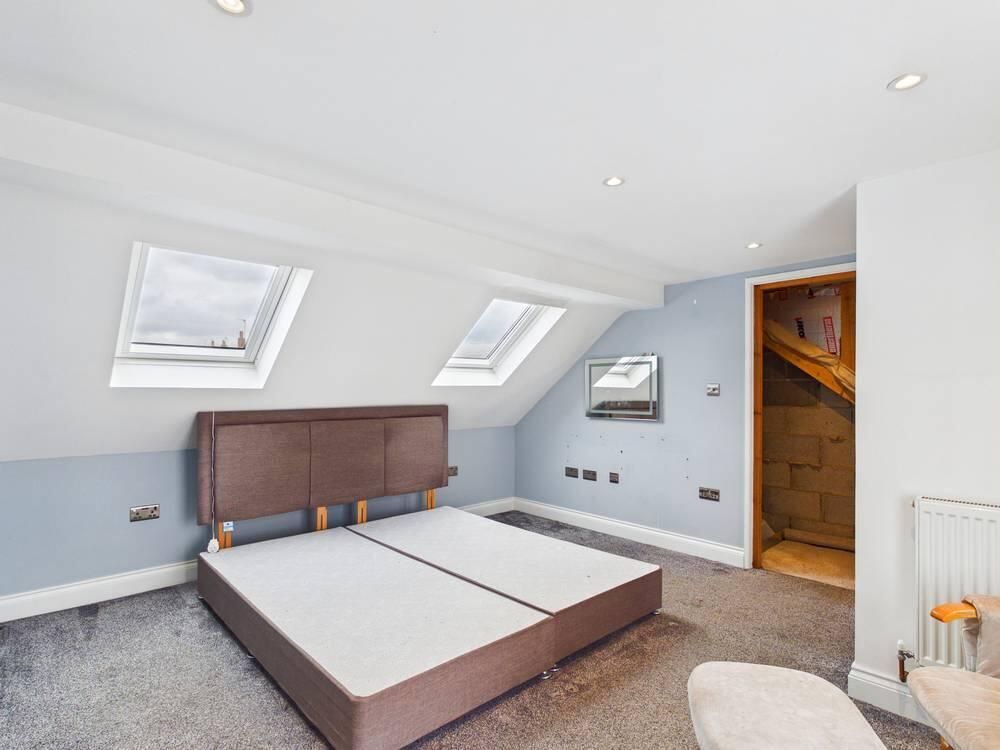 Property photo 2 of 17 Loft