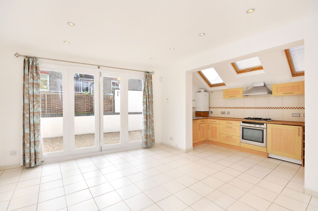 Property photo 3 of 8 Kitchen