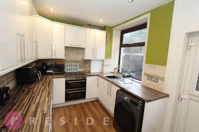 Property photo 3 of 11 Kitchen