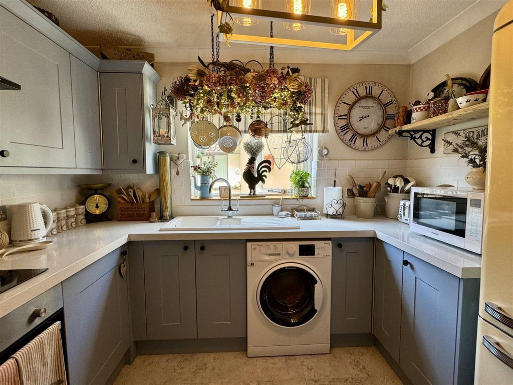 Property photo 3 of 26 Kitchen