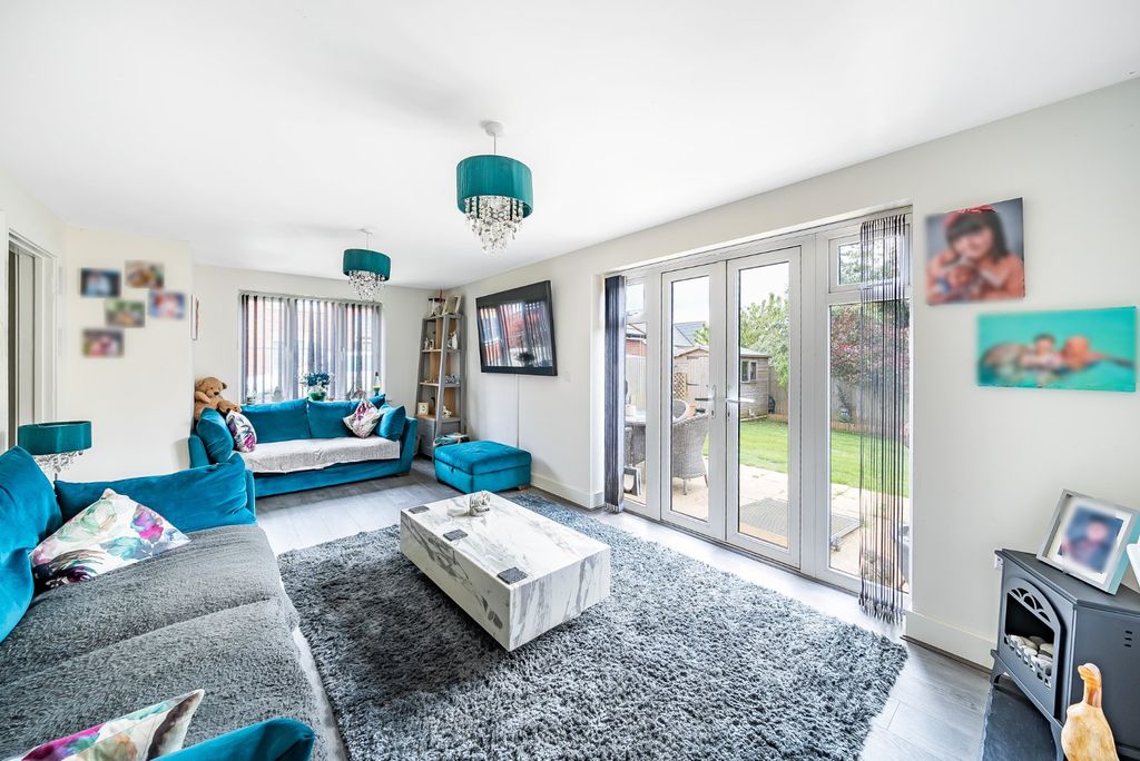 Property photo 3 of 16 Sitting Room