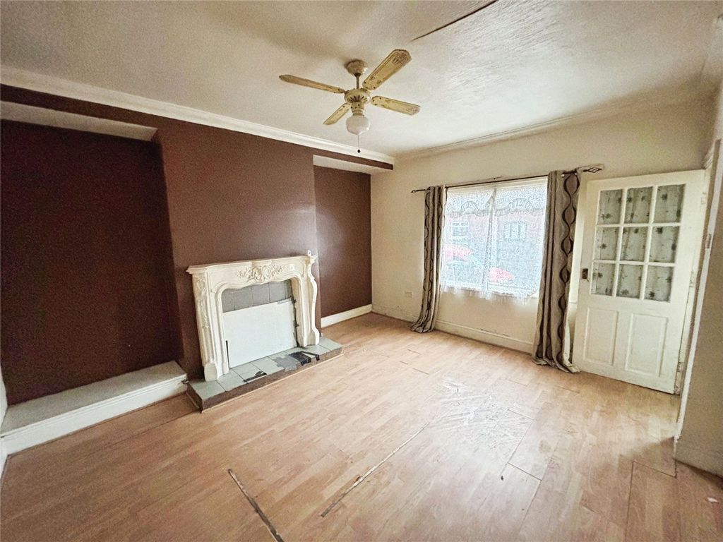 Property photo 2 of 9 Lounge