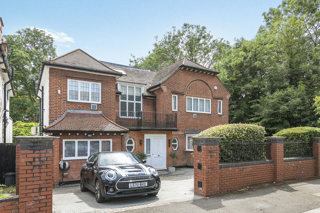 Property photo 1 of 25