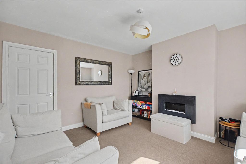 Property photo 3 of 17 Lounge_1.Jpeg