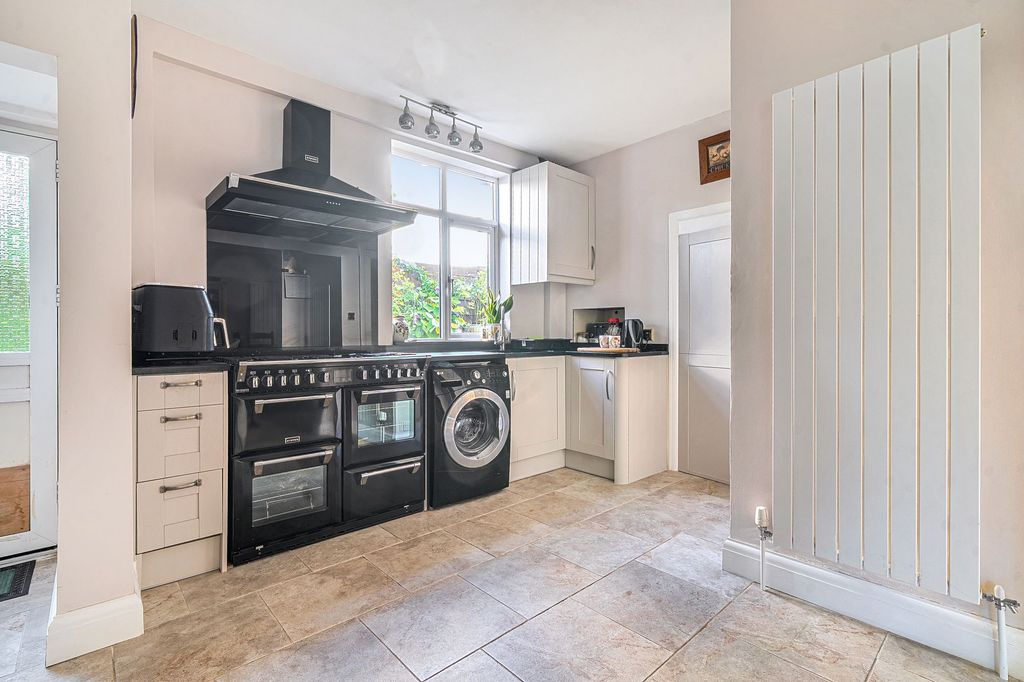 Property photo 3 of 13 Kitchen/ Dining Room