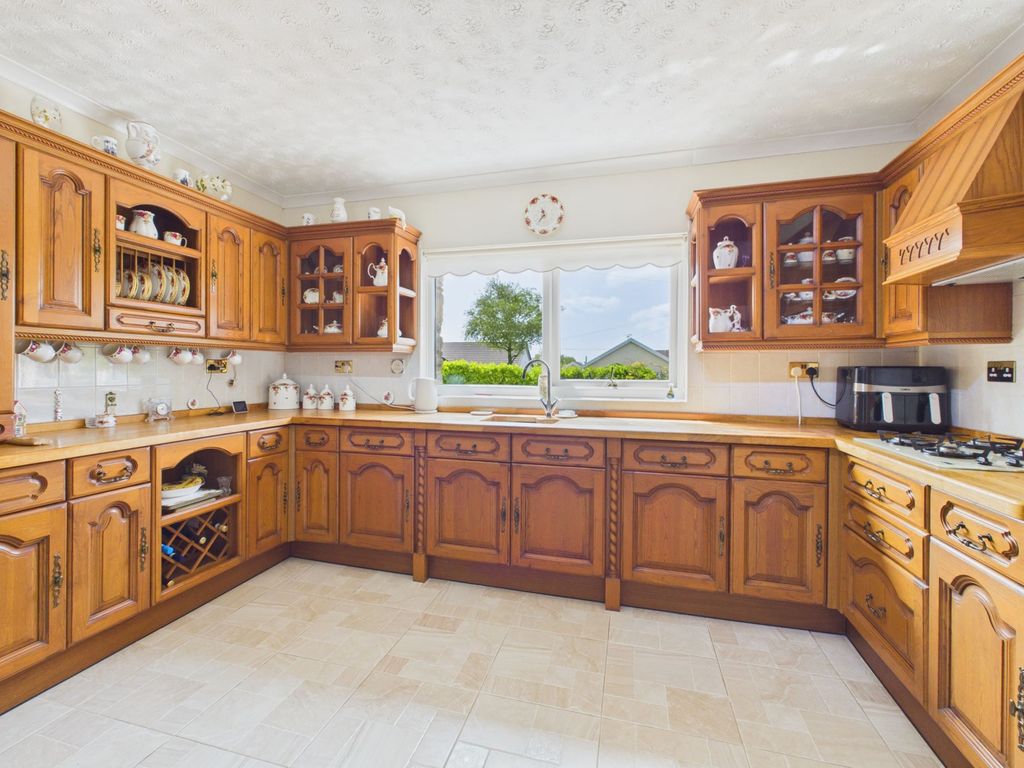 Property photo 2 of 32