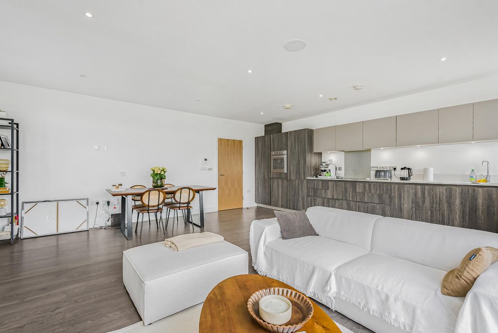 Property photo 3 of 23 Living Room