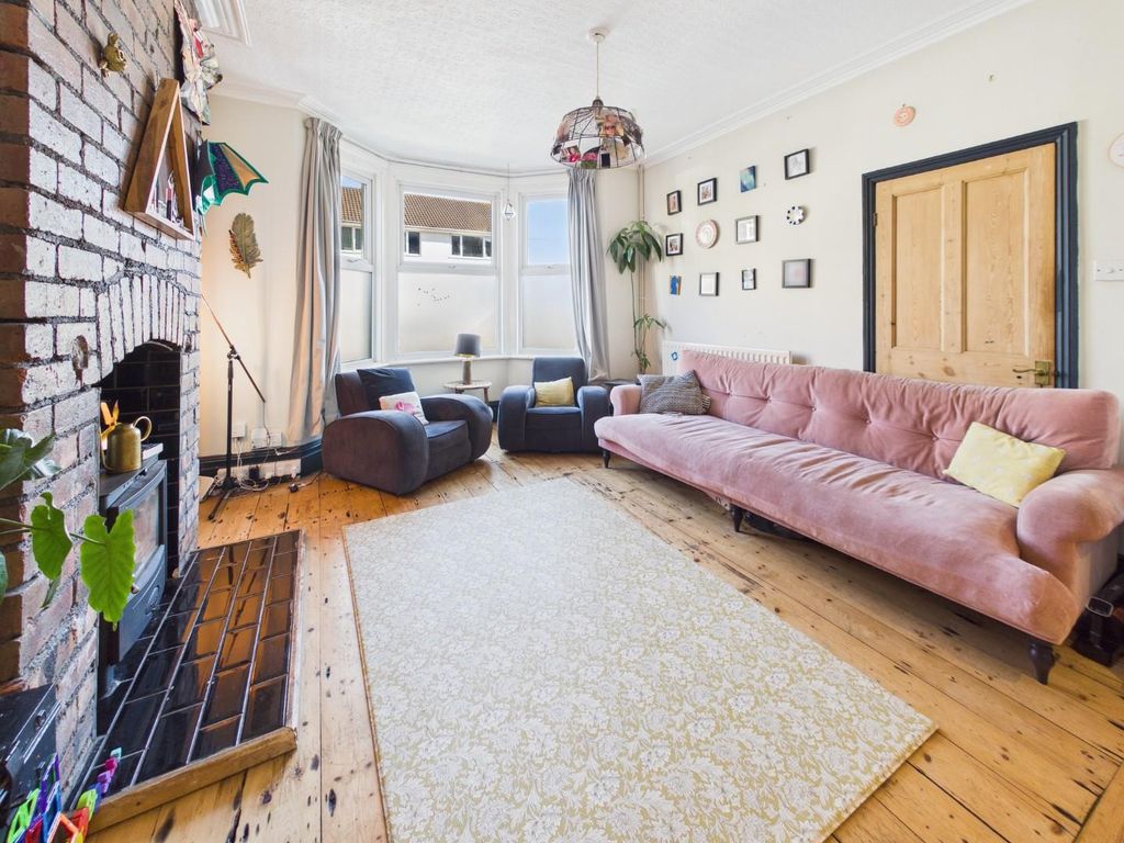 Property photo 2 of 30 Cam01530G0-Pr0406-Still029.Jpg