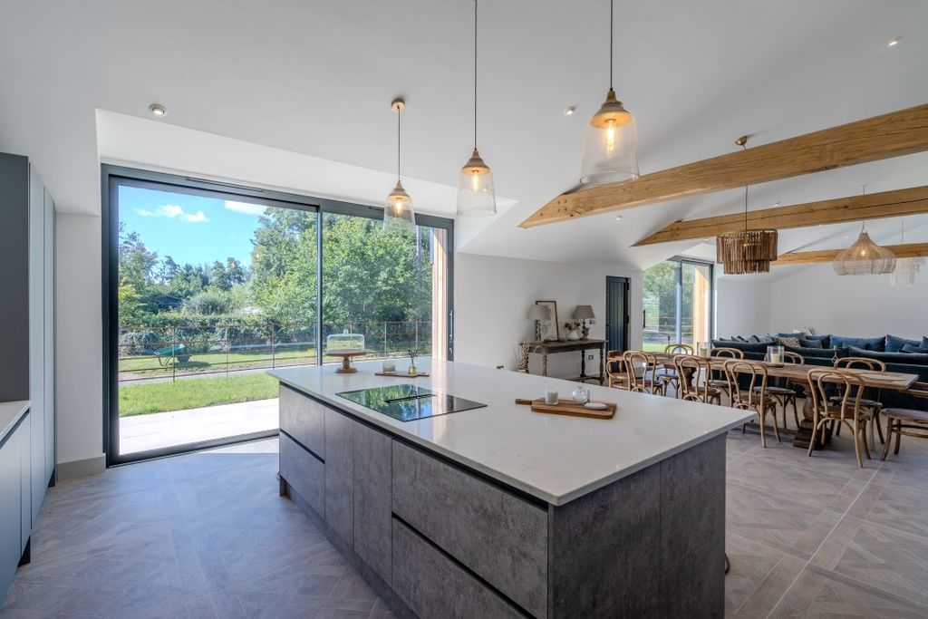 Property photo 3 of 27