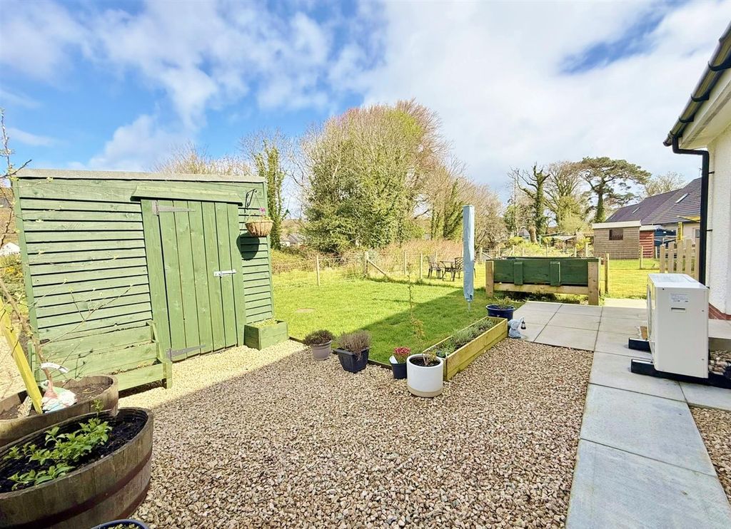 Property photo 2 of 35 Rear Enclosed Garden