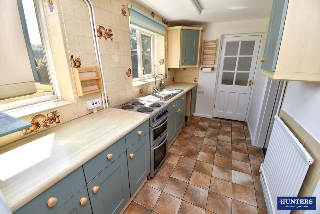 Property photo 3 of 21 Kitchen