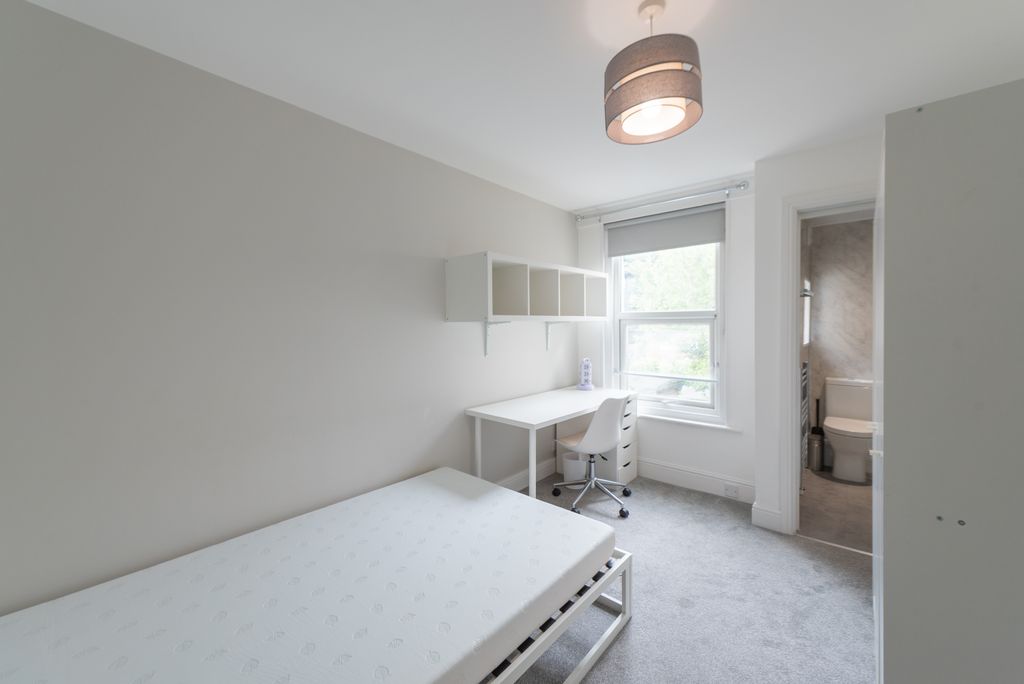 Property photo 3 of 28 30-8 Thackeray Road 04-06-26