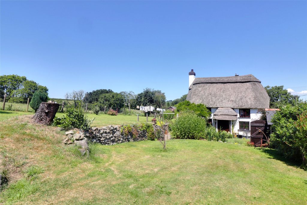 Property photo 2 of 21 Picture No. 15