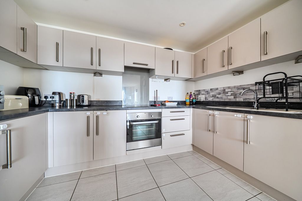 Property photo 2 of 17 1408856-11-698c6c...