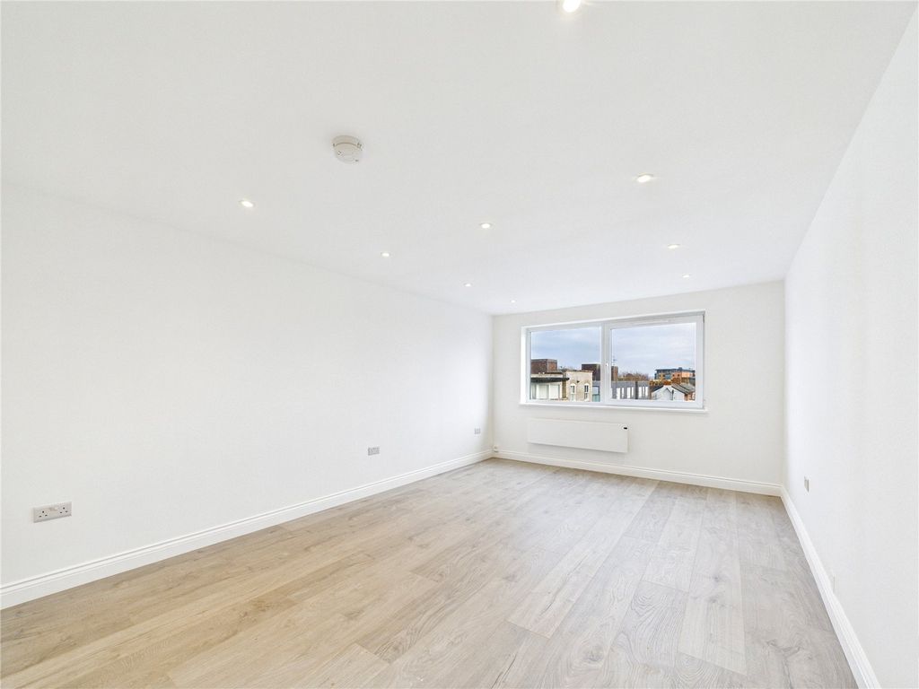 Property photo 3 of 8 Picture No. 07