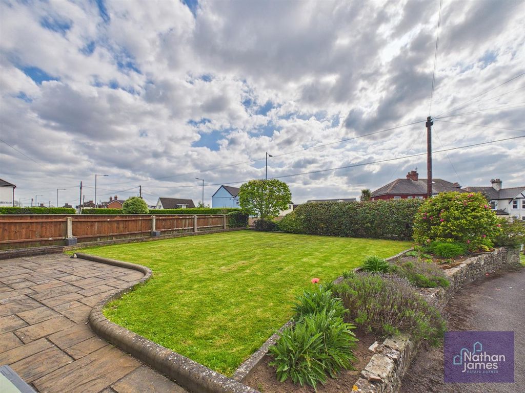 Property photo 2 of 21 Front Garden