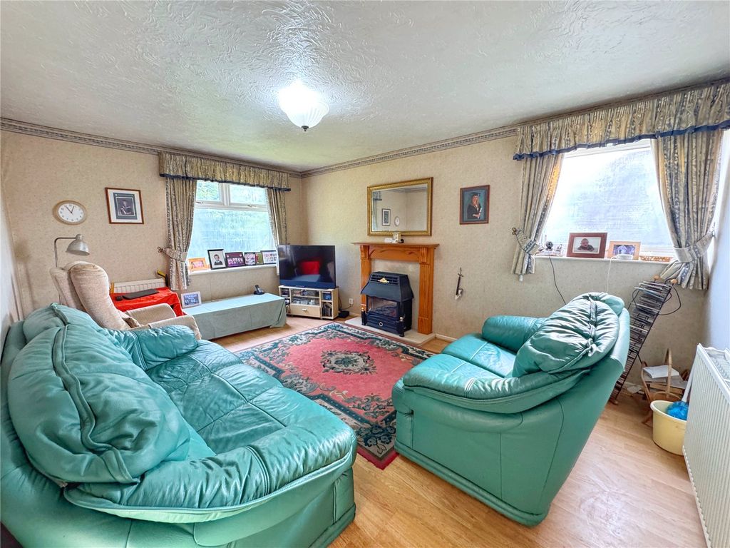 Property photo 2 of 18 Lounge