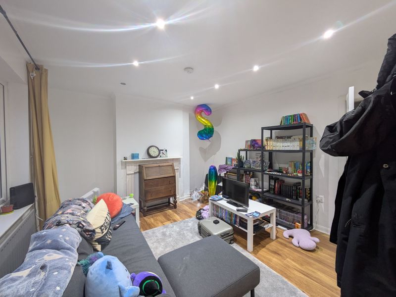 Property photo 1 of 8 Photo 6