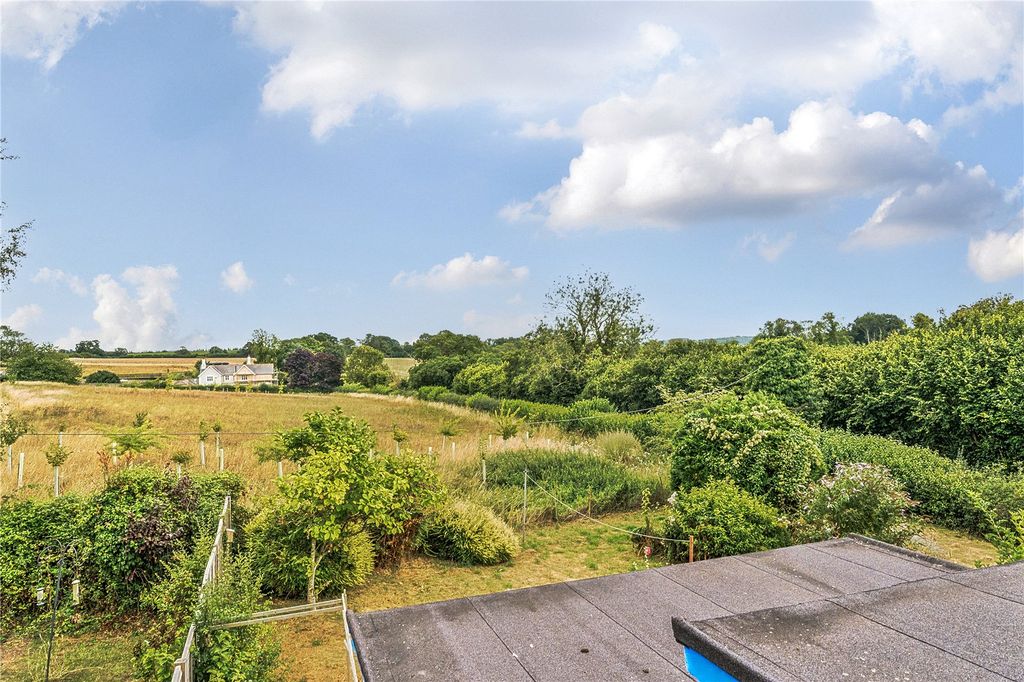 Property photo 3 of 18 Garden And Views