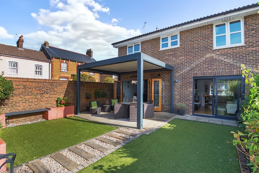 Property photo 2 of 20