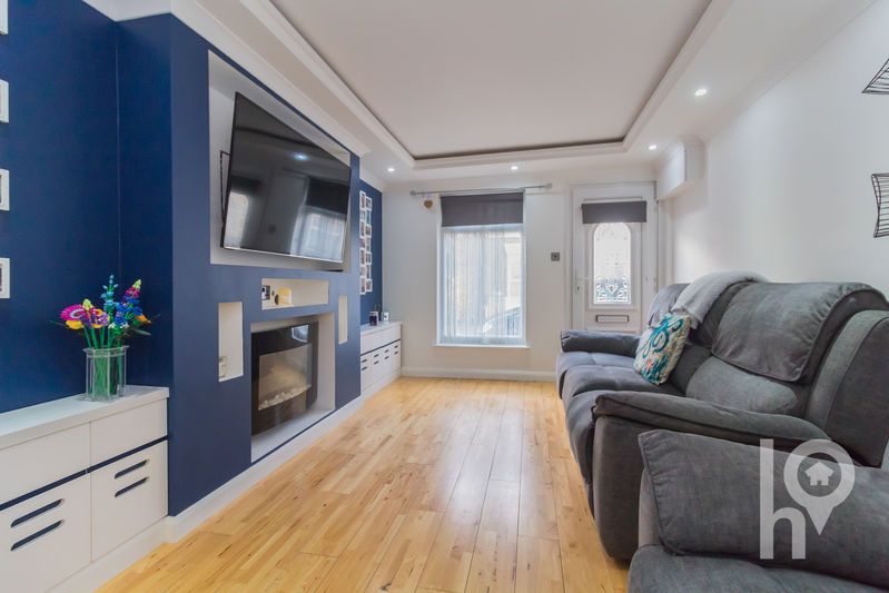 Property photo 1 of 8 Photo 8