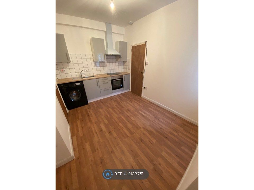 Property photo 1 of 6 Kitchen/Living Room