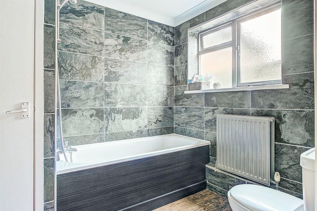 Property photo 2 of 6 Bathroom