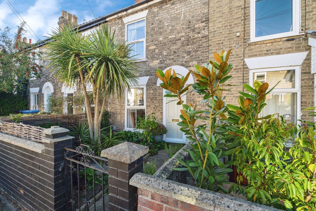 Property photo 1 of 17