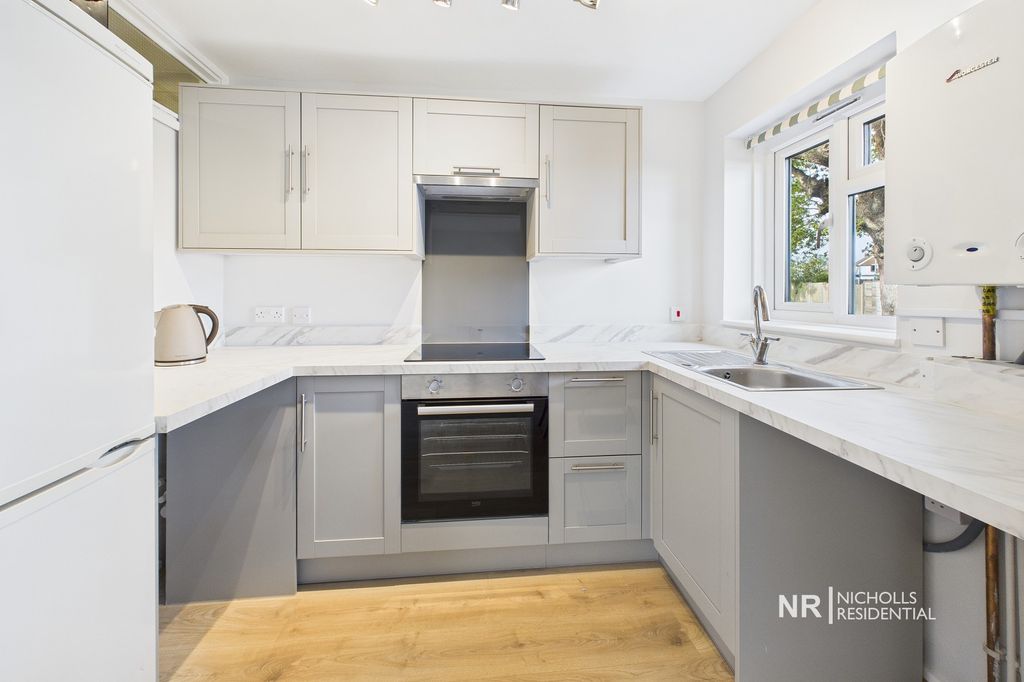 Property photo 2 of 9 Kitchen