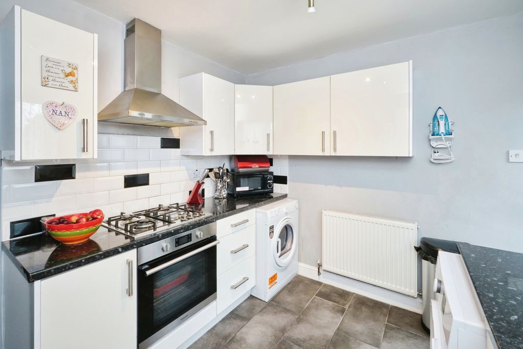 Property photo 2 of 14 Kitchen