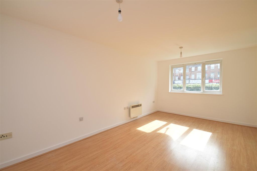Property photo 1 of 7 Lounge
