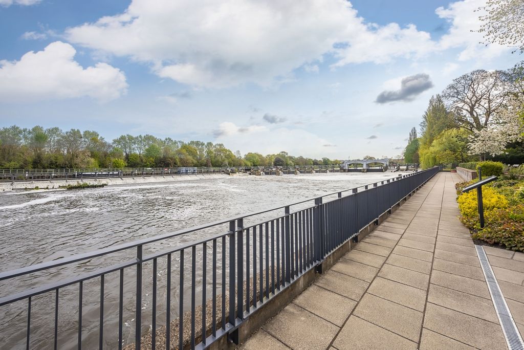 Property photo 2 of 3