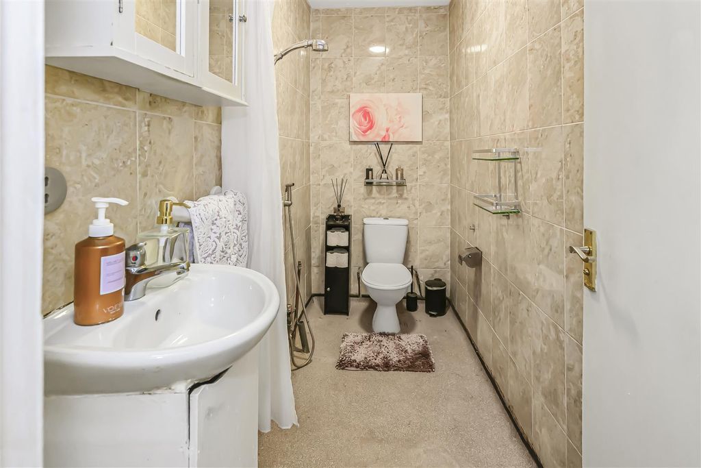 Property photo 3 of 19