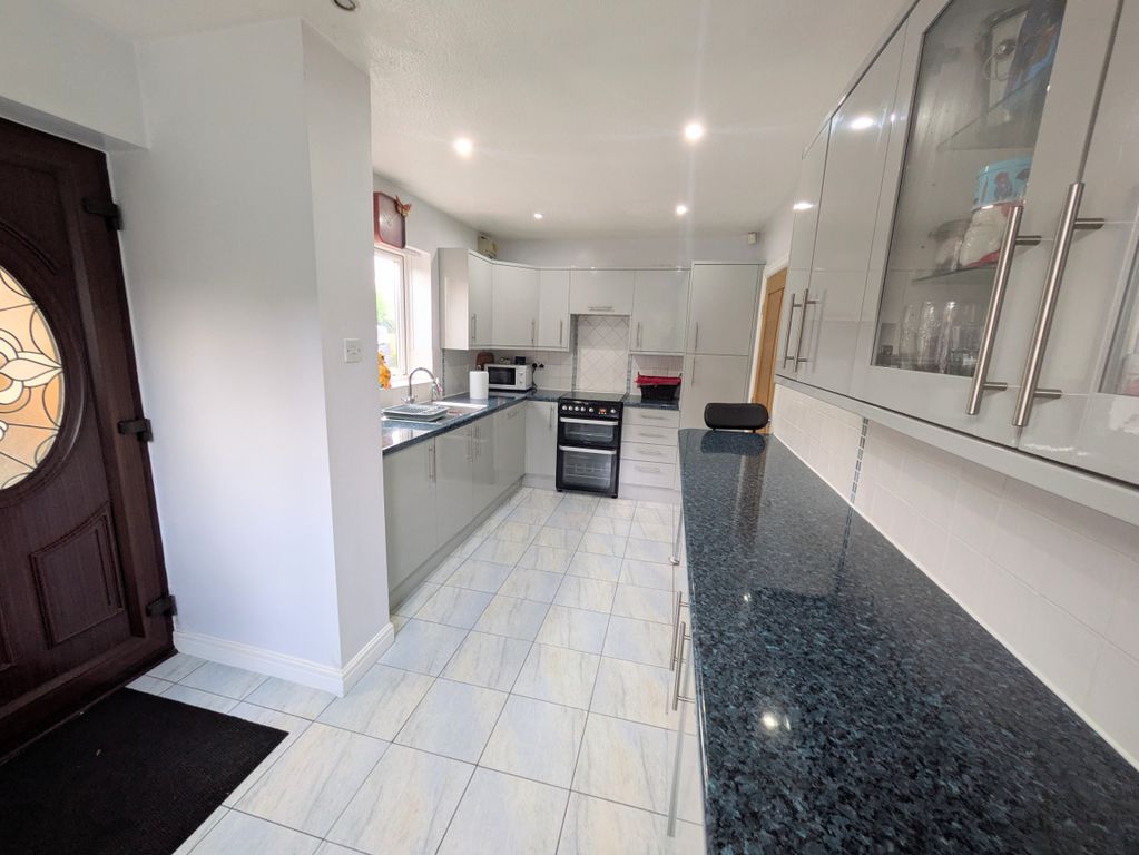 Property photo 3 of 27 1000038226