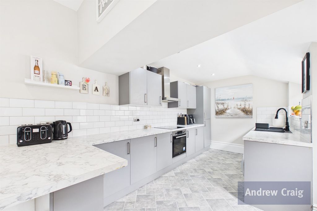 Property photo 1 of 17 (Main)