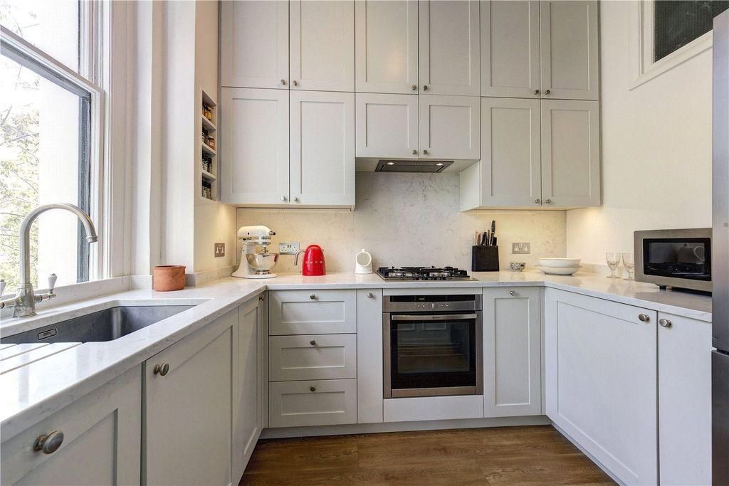 Property photo 2 of 7 Kitchen