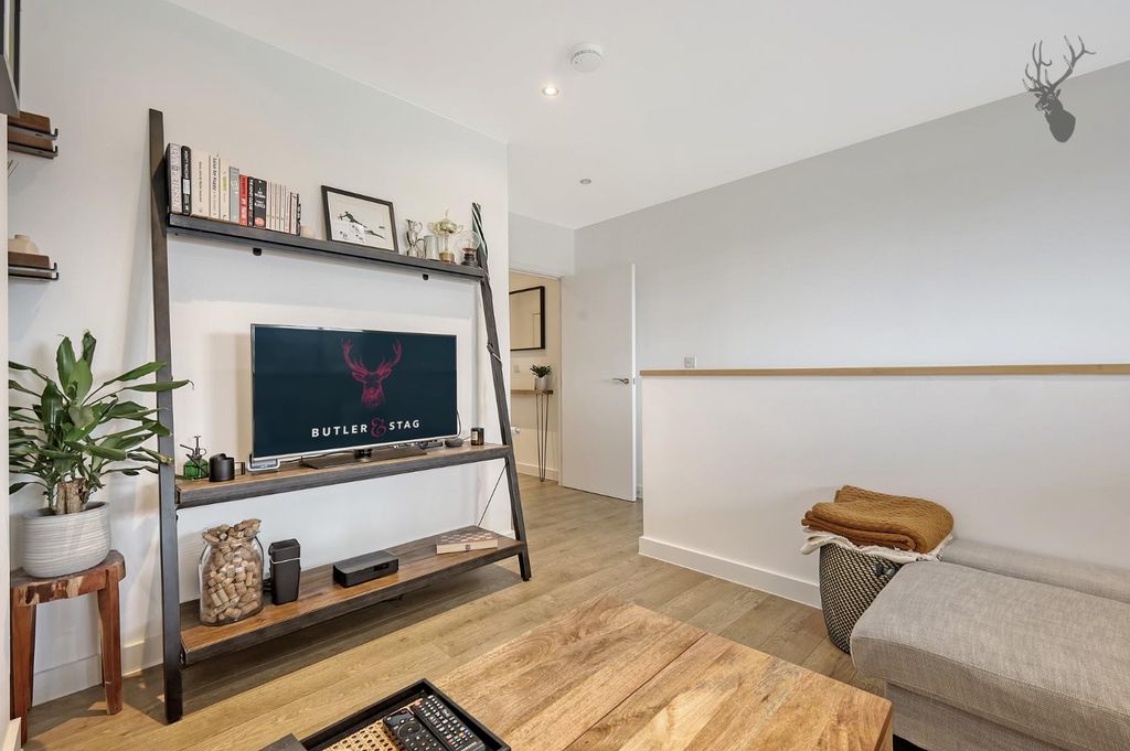 Property photo 3 of 25