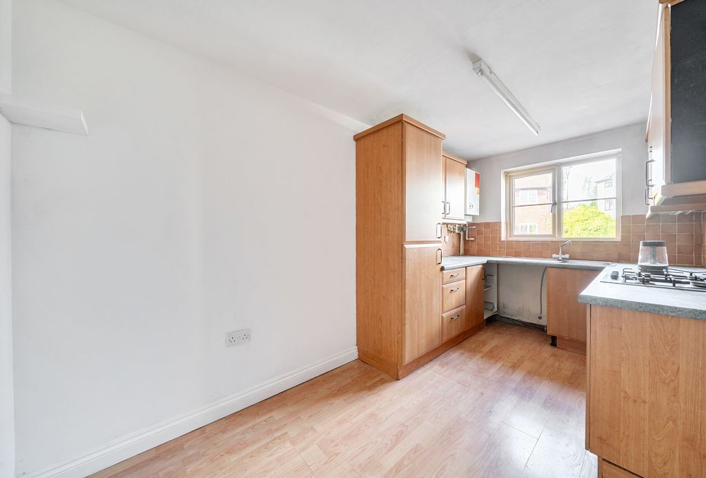Property photo 3 of 8 1451520-8-69Fa1c6...