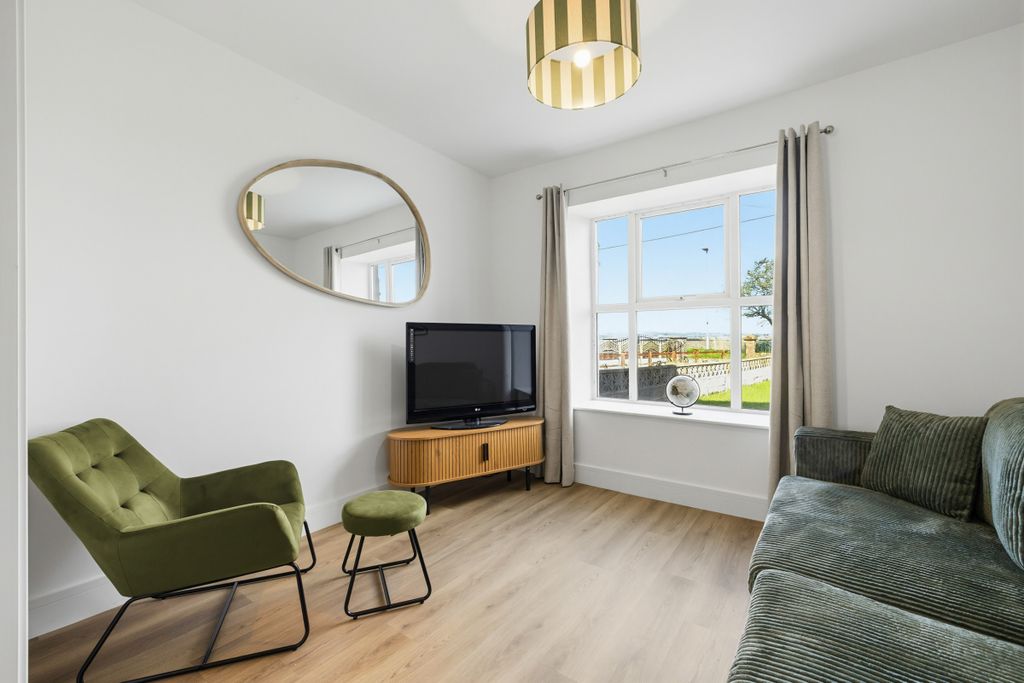 Property photo 3 of 28