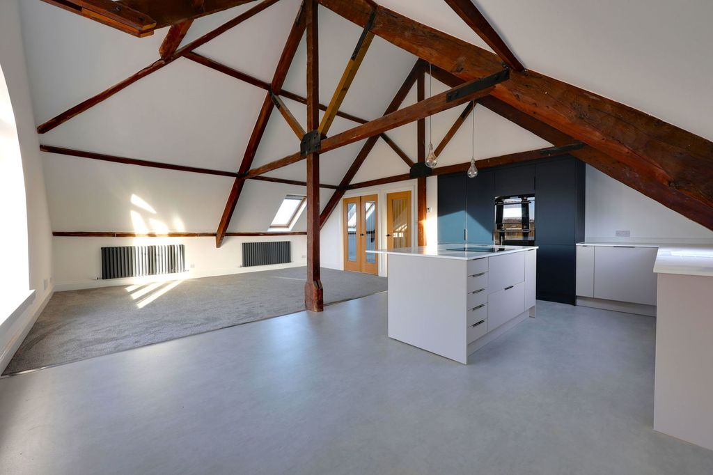 Property photo 1 of 34