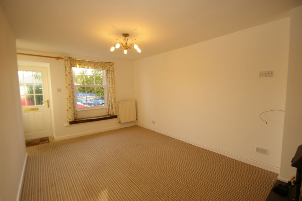 Property photo 3 of 13 Lounge